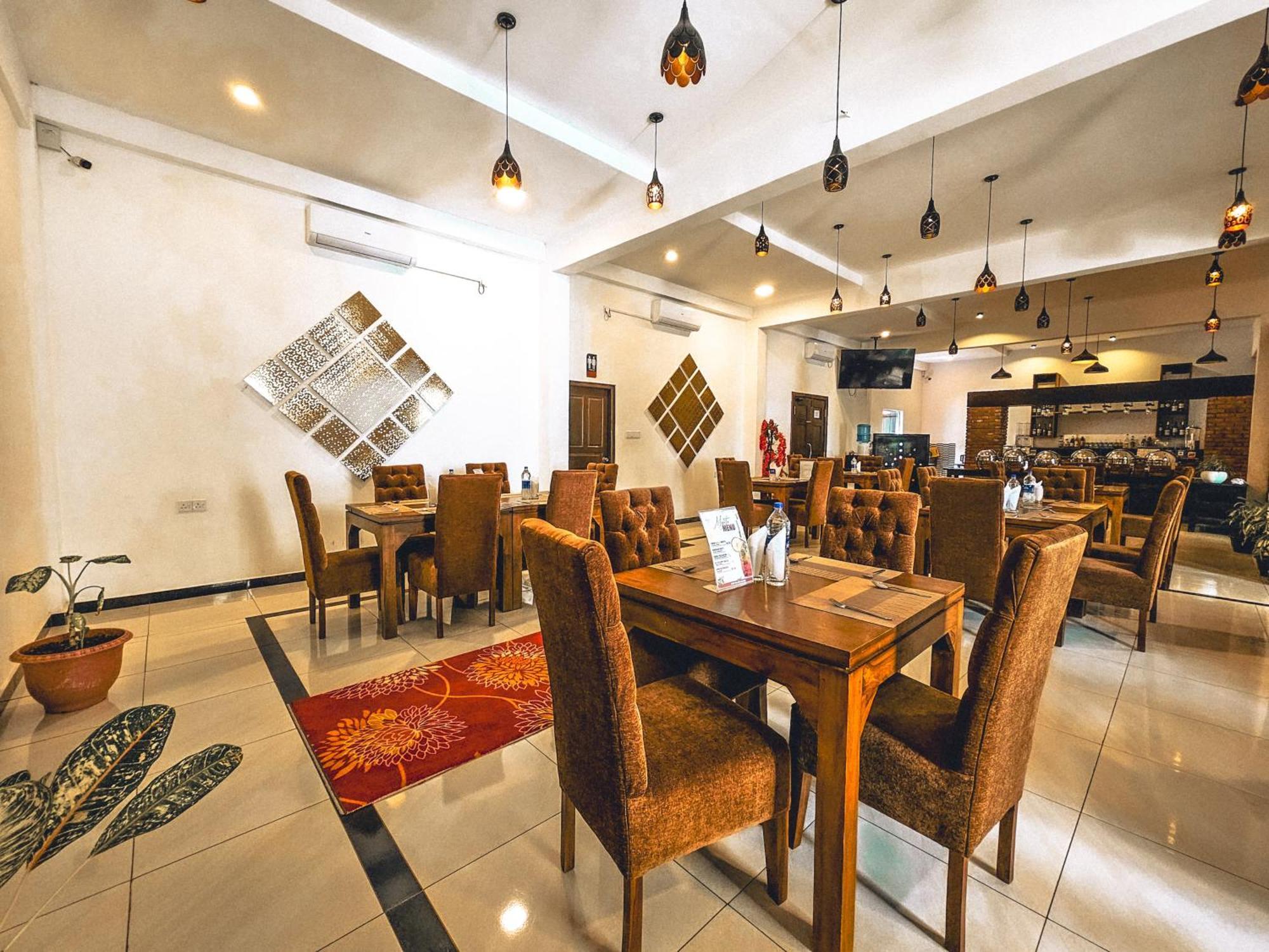 Hotel Northway Vavuniya Bagian luar foto