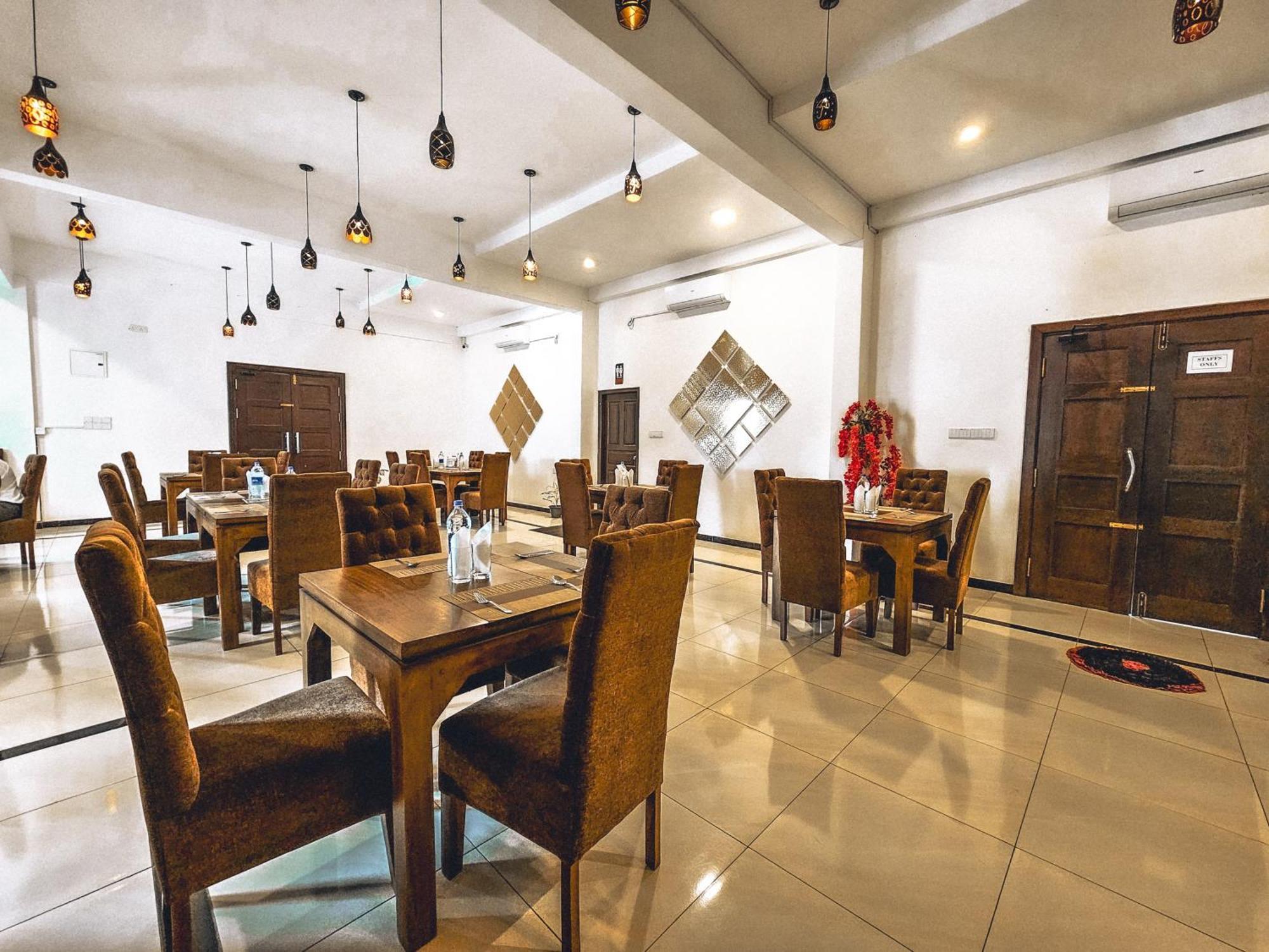 Hotel Northway Vavuniya Bagian luar foto